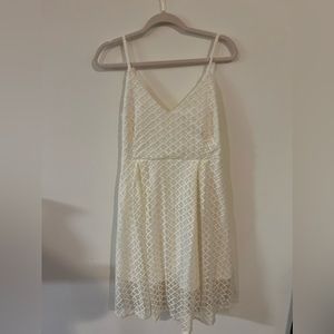 Women| White lace strapless dress